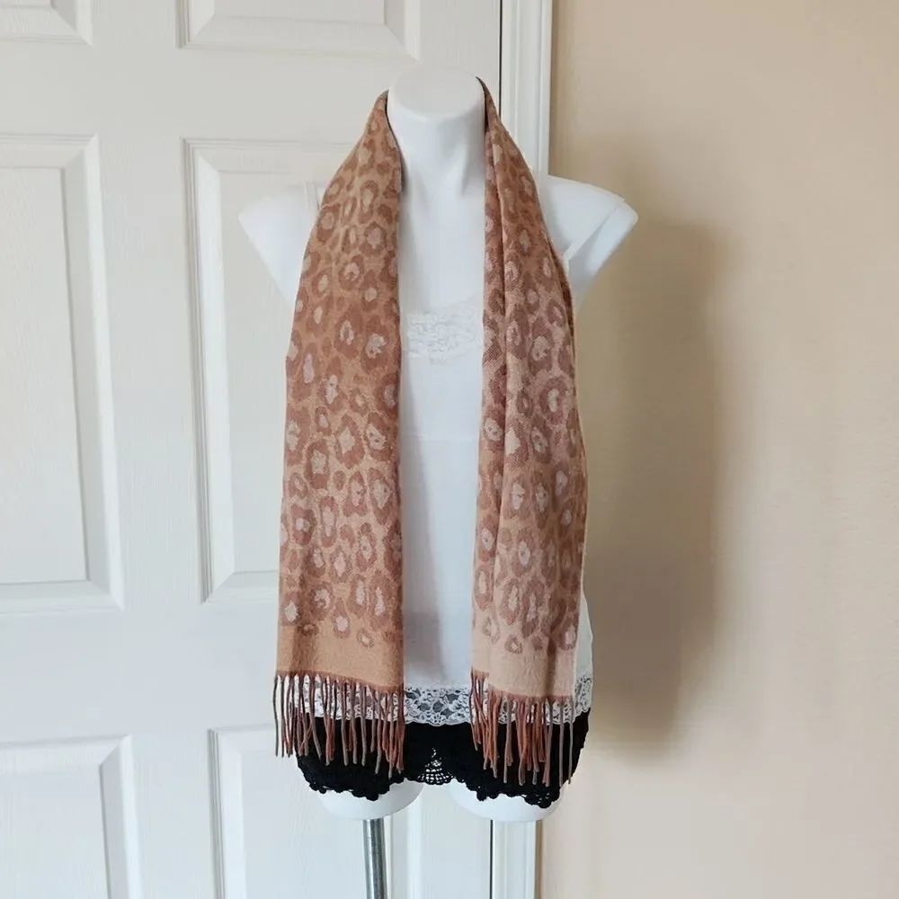 V. Fraas leopard print fringed scarf - Picture 3 of 9